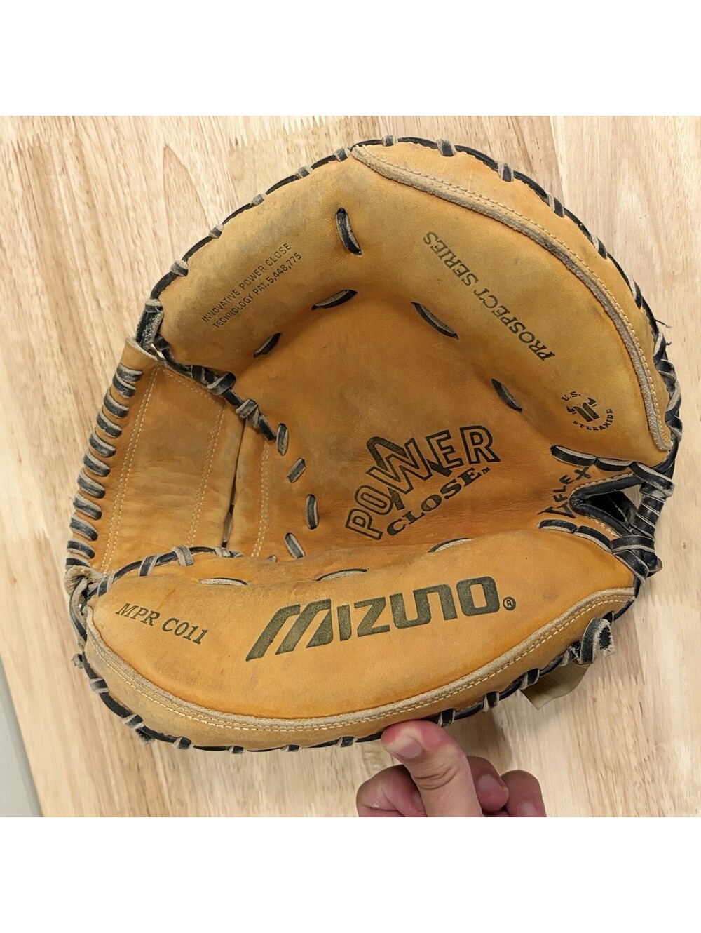 Mizuno Prospect Series MPR C011 Catcher Mitt Left Hand Throw Black Tan